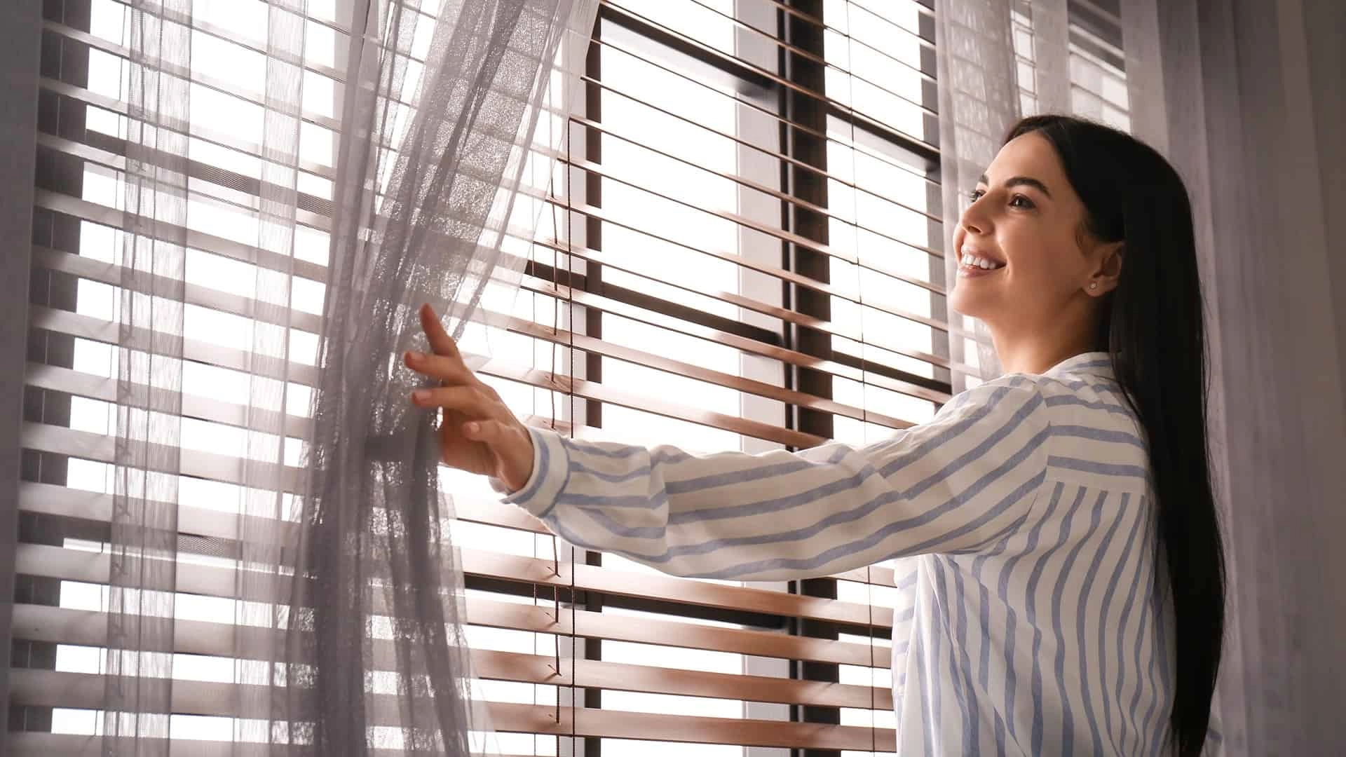 photo: 10162474-banner-the-benefits-of-ultrasonic-shade-cleaning.jpg