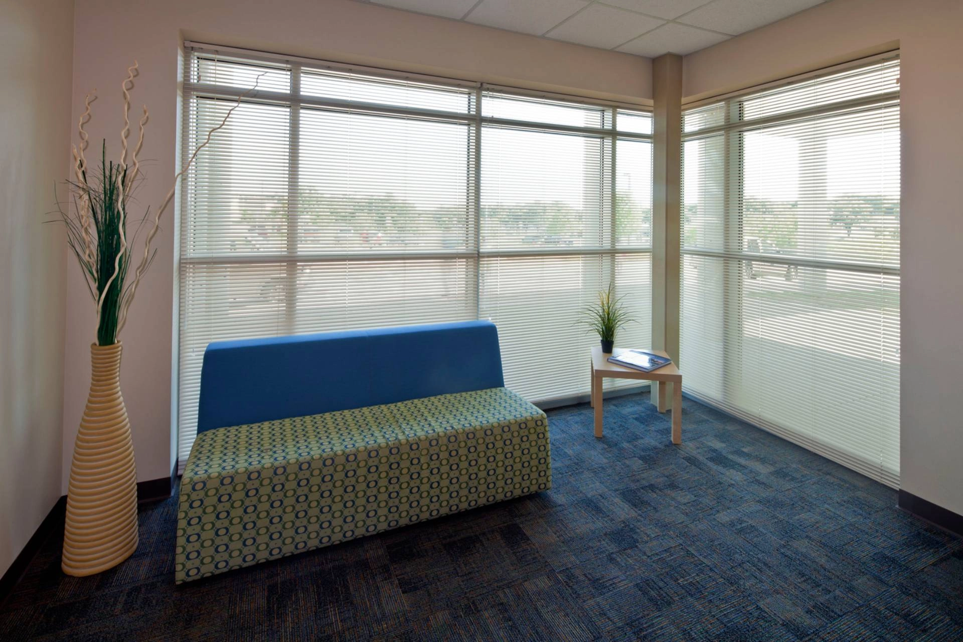 photo: 10052610-banner-hunter-douglas-aluminum-horizontal-blinds-in-a-medical-office.jpg