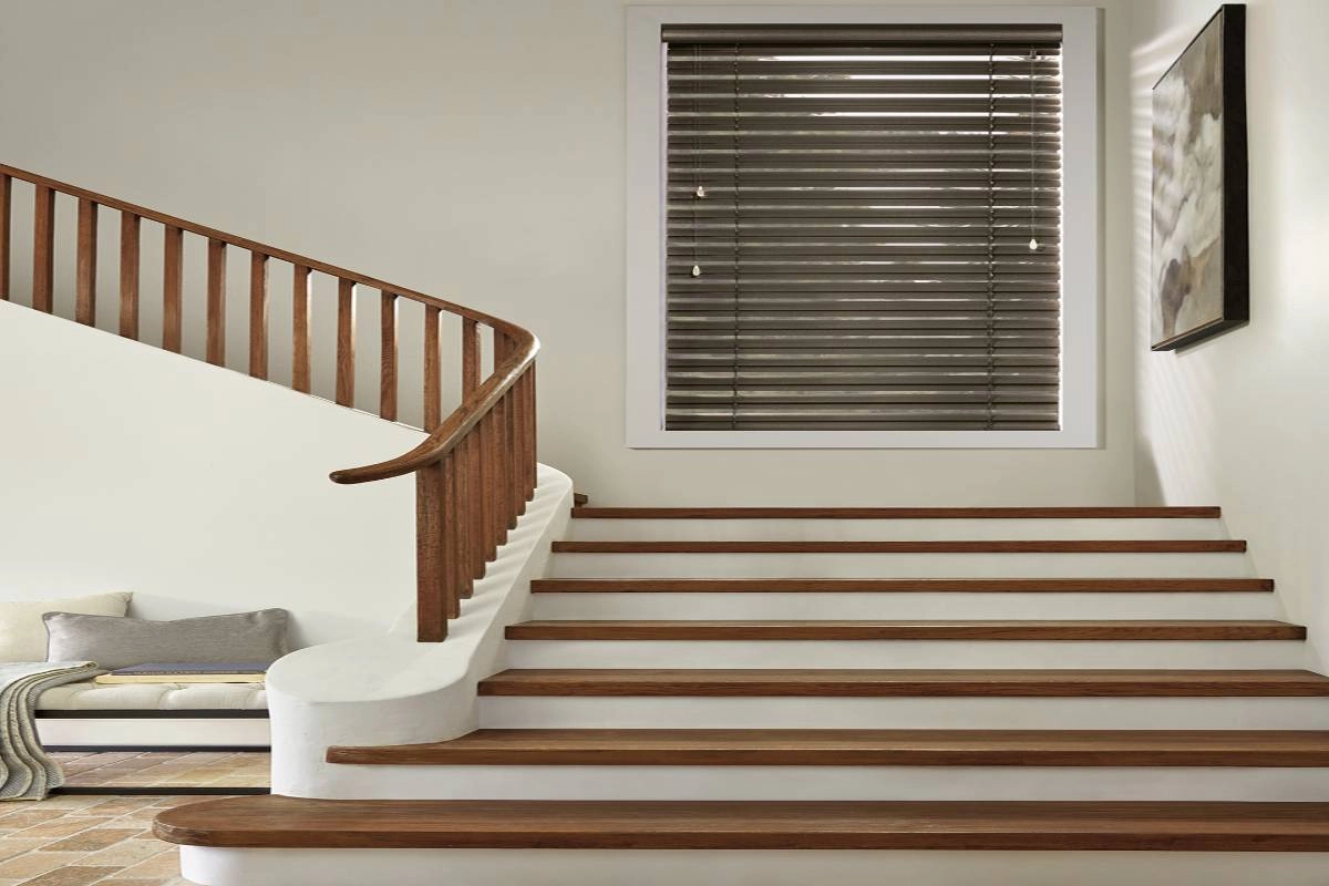 photo: 10028366-banner-choosing-new-blinds.jpg