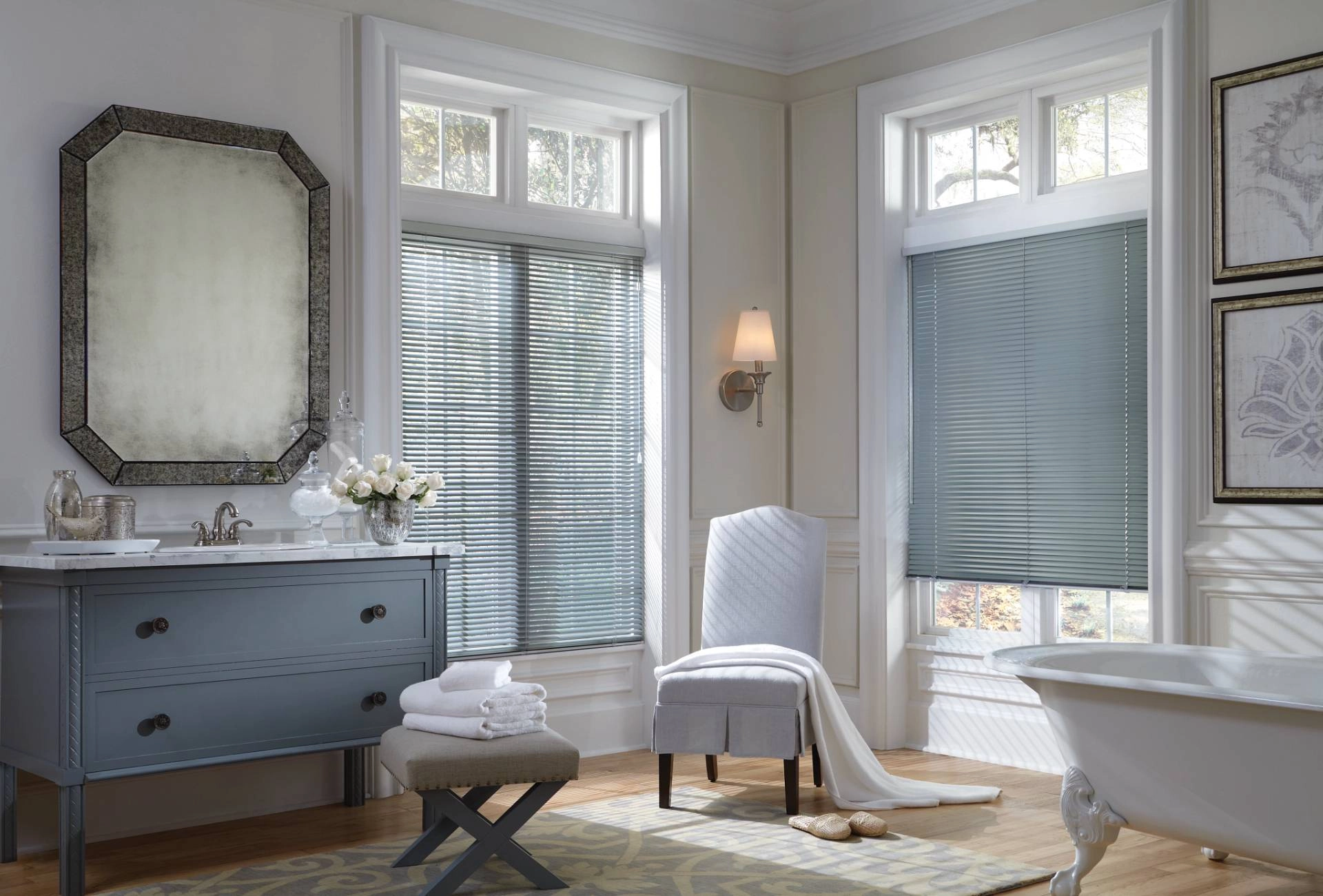 photo: 10038474-banner-choosing-bathroom-blinds-for-your-home.jpg