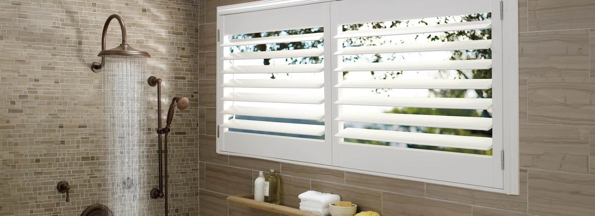 photo: 10162474-banner-three-tips-for-decorating-bathrooms.jpg