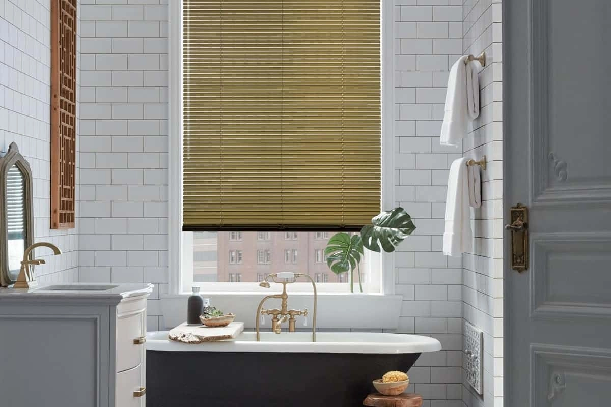 photo: 10041076-banner-best-window-treatments-for-kids-bathrooms.jpg