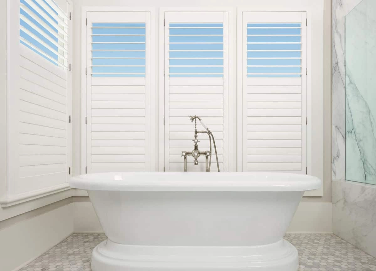 photo: 10039395-banner-brilliant-bathroom-window-treatments.jpg