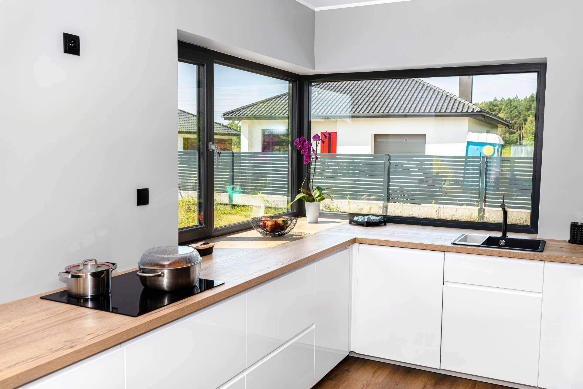 Large corner window in a modern kitchen near Portland, OR.