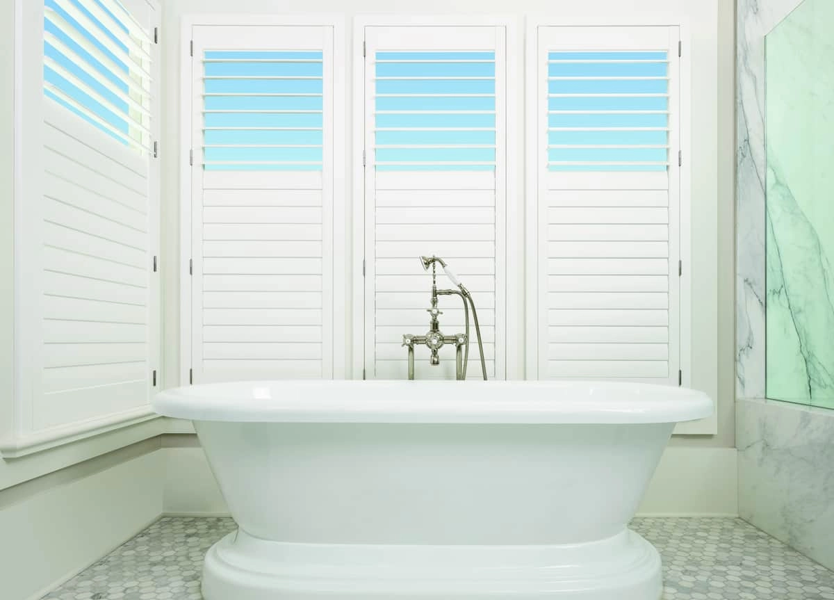photo: 10027382-banner-top-three-window-treatments-for-your-bathroom.jpg