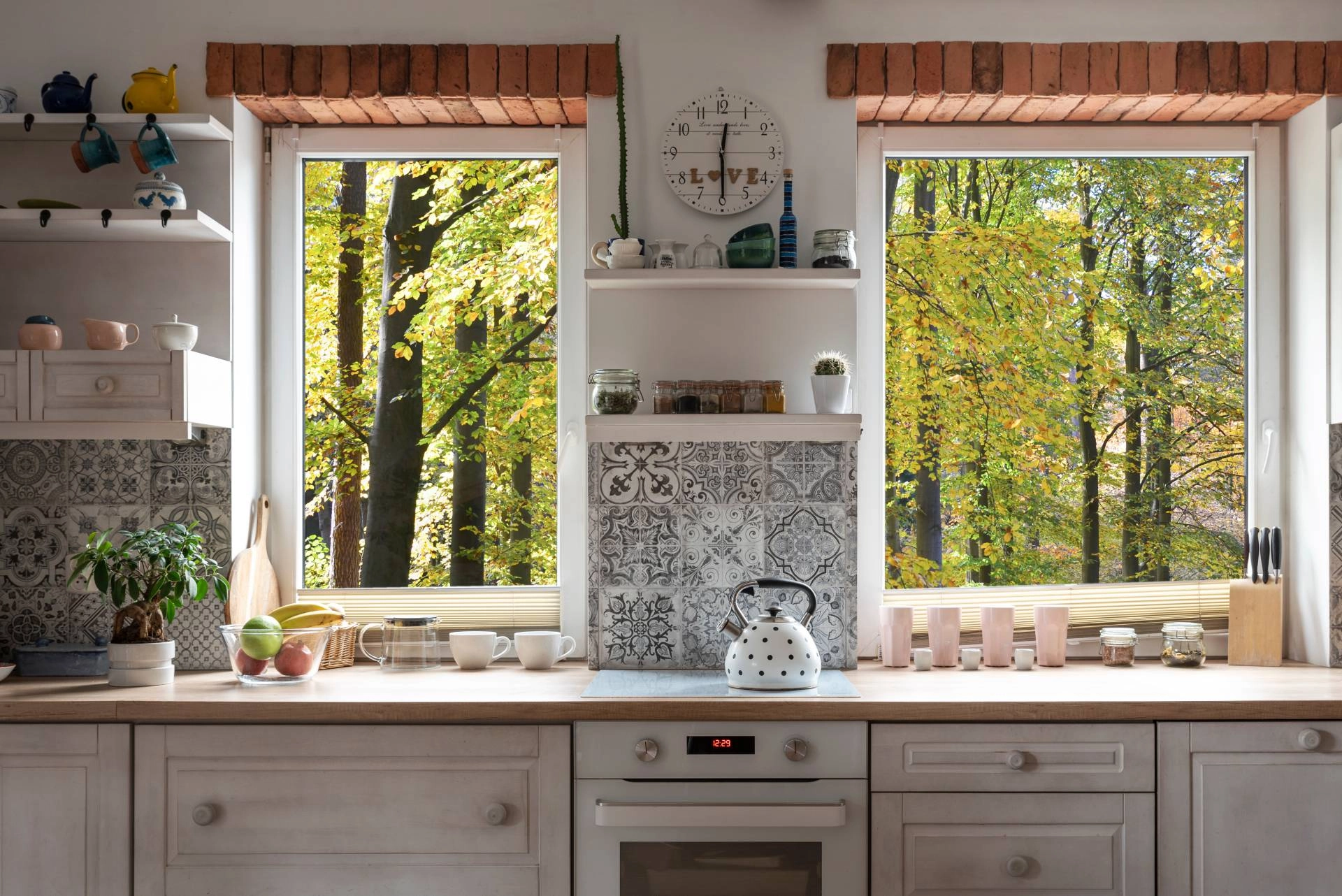 photo: 10189018-banner-window-advice-the-kitchen.jpg