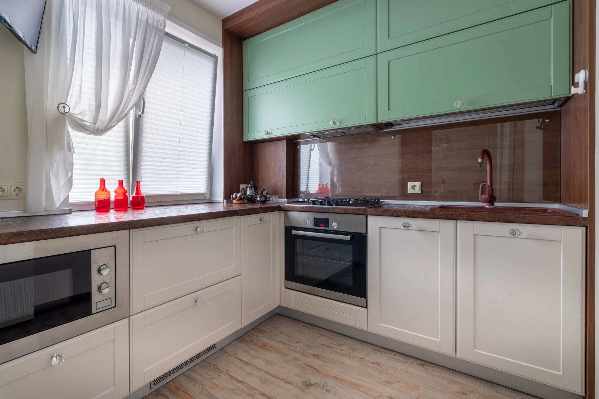 photo: 10027649-banner-interior-design-tips-for-kitchens.jpg