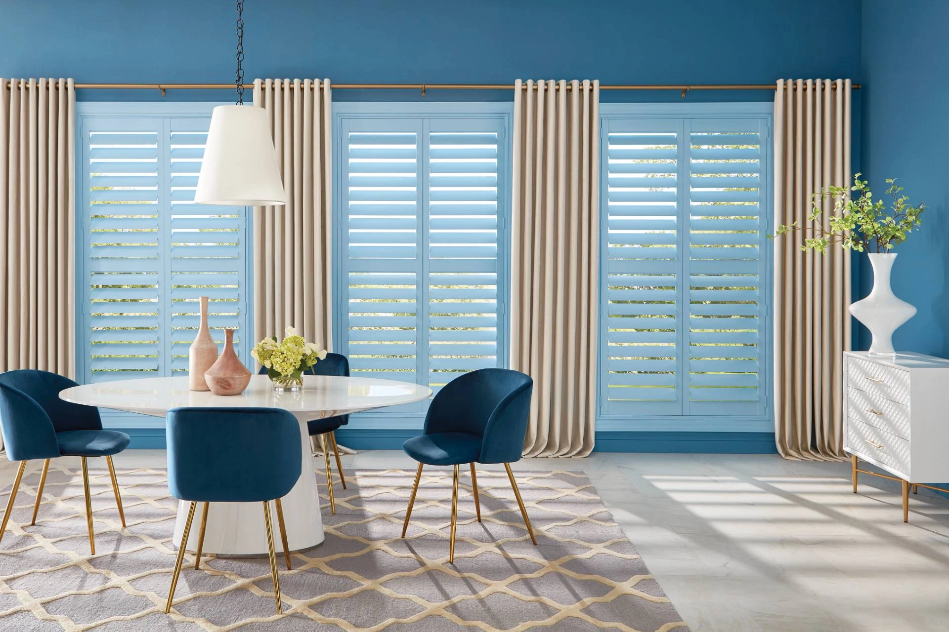 photo: 10052610-banner-home-trends-modern-window-treatment-ideas.jpg