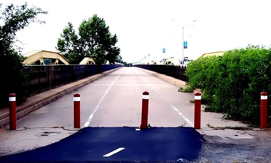 The old bridge, now a jogging path next to the new bridge near Tulsa, Oklahoma (OK)