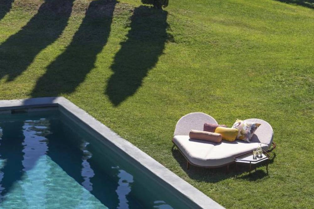 photo: 10028123-tile-for-ever-iconics-heart-shaped-chaise-sunlounger.jpg