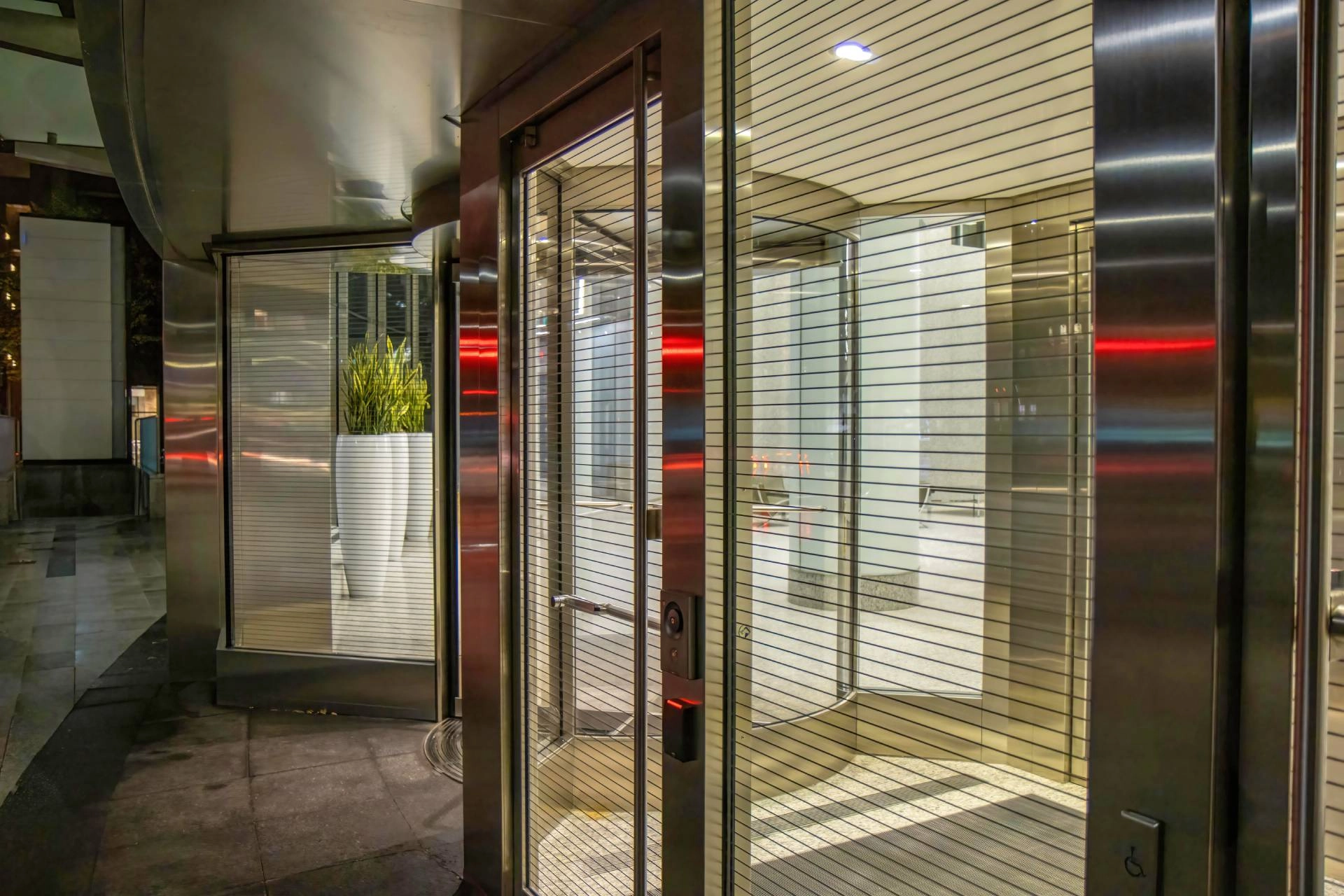 photo: 10052610-banner-professional-entryway-decor-ideas-with-window-shades.jpg