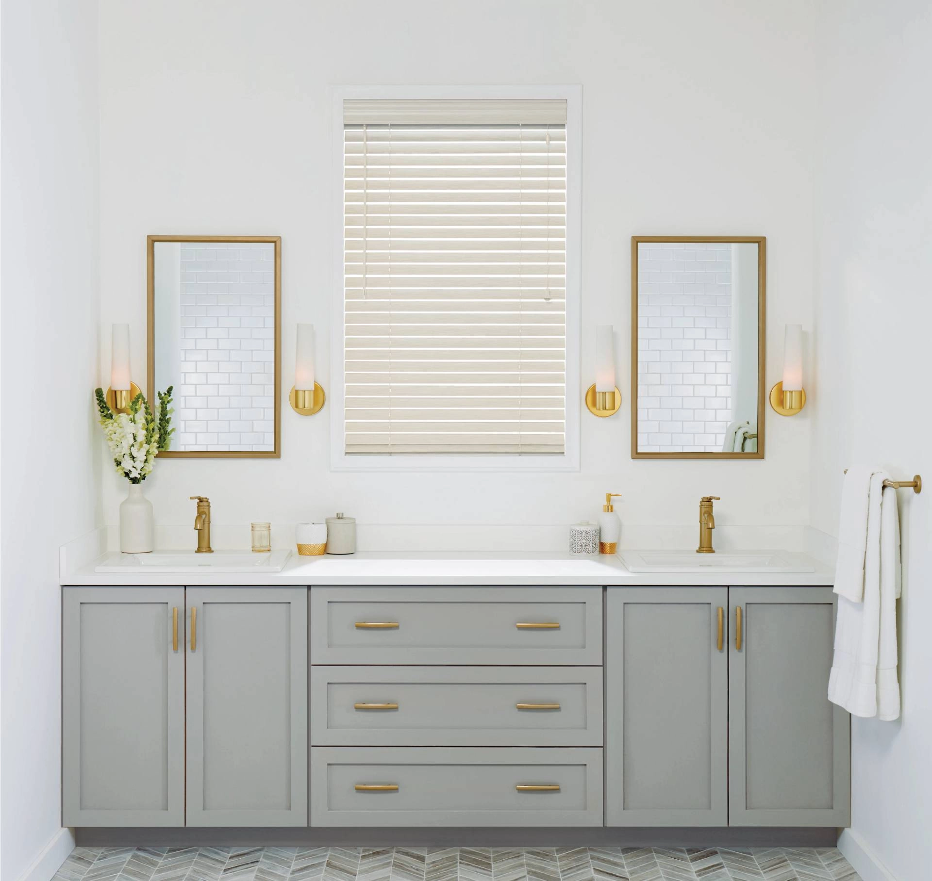 photo: 10187909-banner-finding-the-perfect-bathroom-blinds.jpg