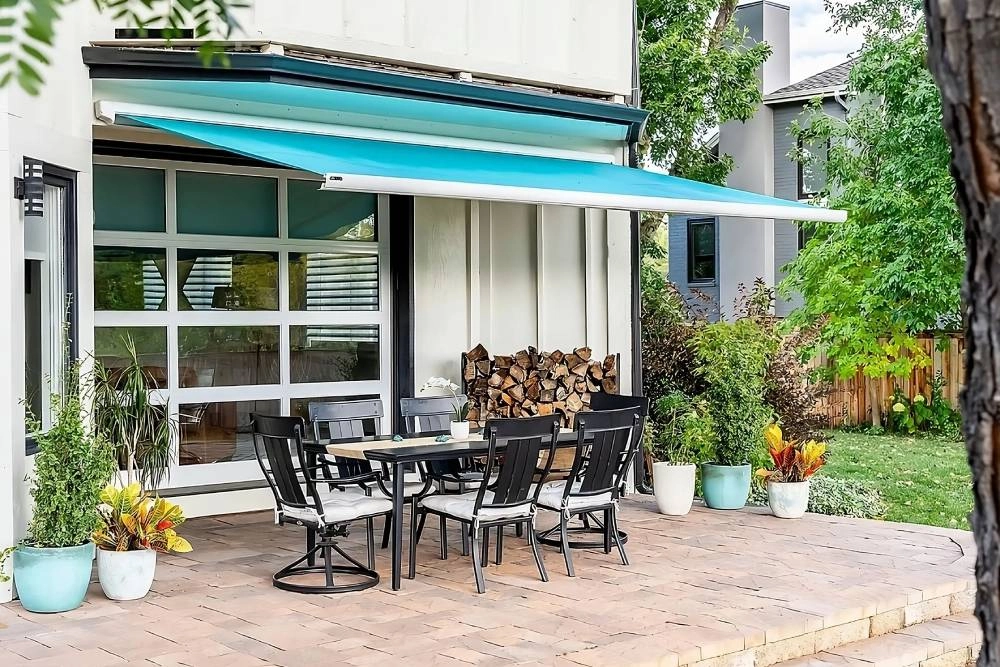 photo: 10028746-site-sol-lux-freedom-awnings.jpg