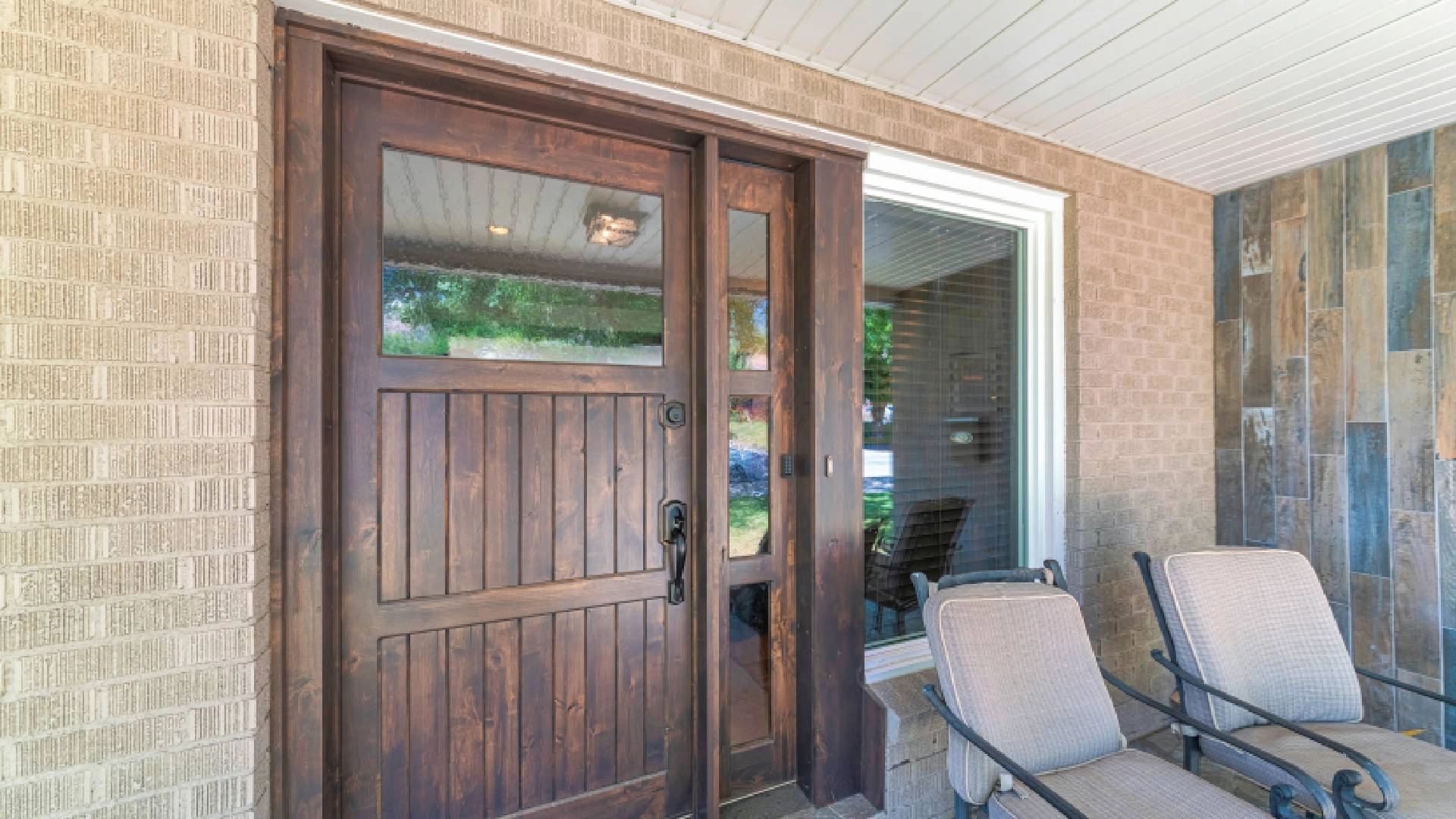 photo: 10036643-banner-best-window-treatments-for-sidelights.jpg