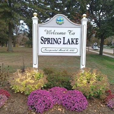 photo: spring-lake-sign.jpg