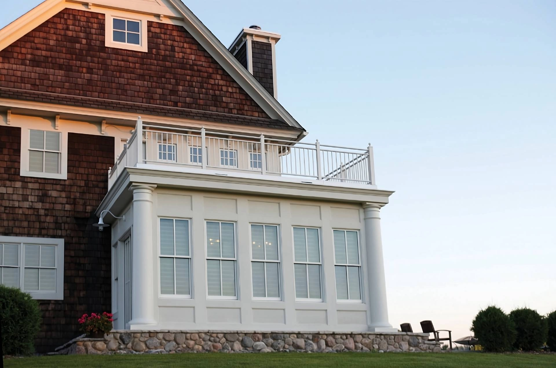 photo: 10040680-banner-how-to-choose-the-right-window-treatment-for-your-beach-home.jpg