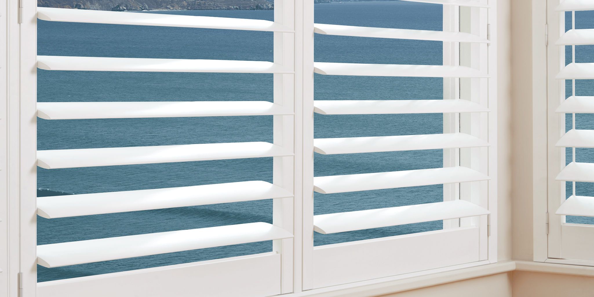 photo: palm-beach-polysatin-bright-white-46648180-3:horizontal-lg