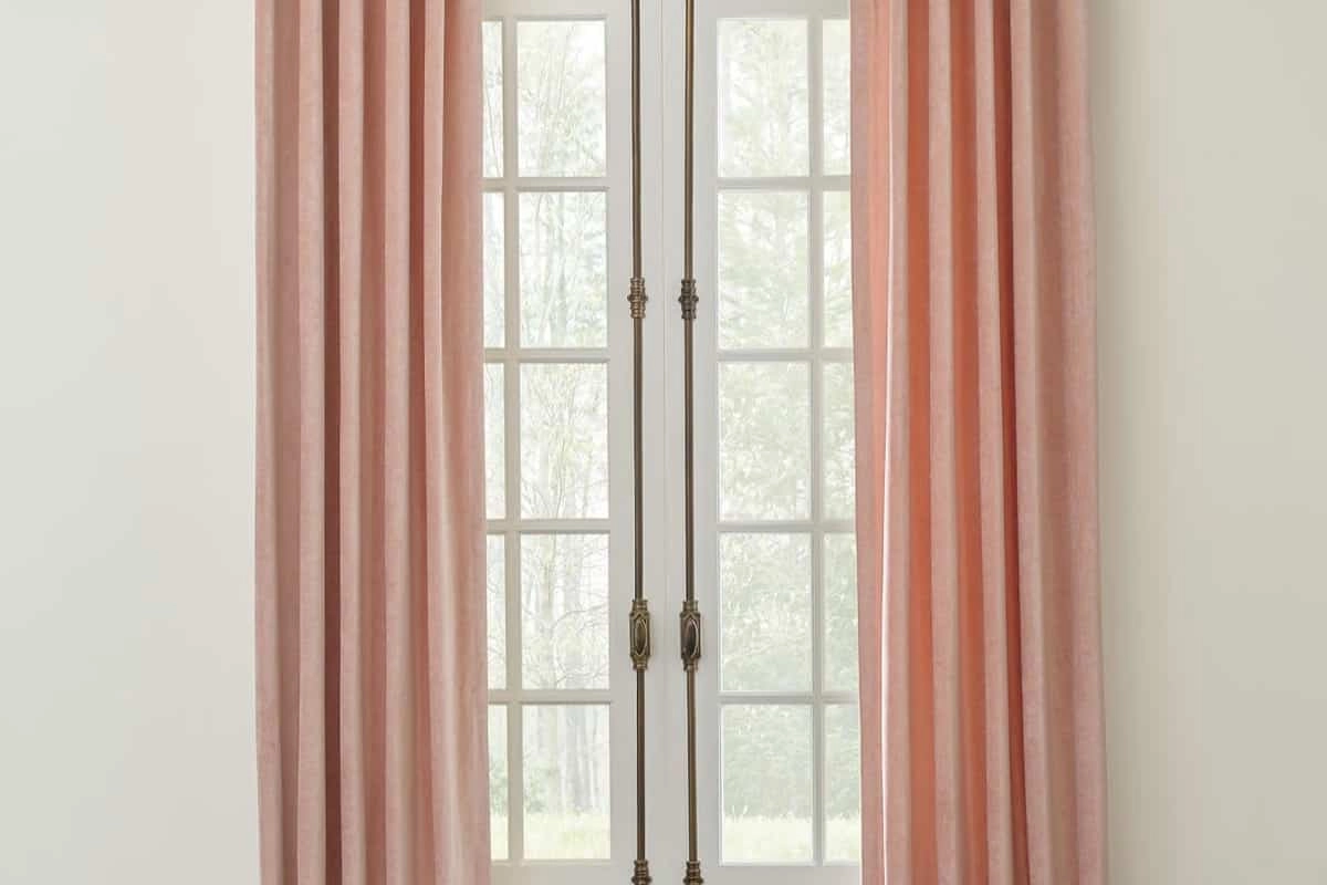photo: 10044050-banner-adding-colors-to-your-windows.jpg