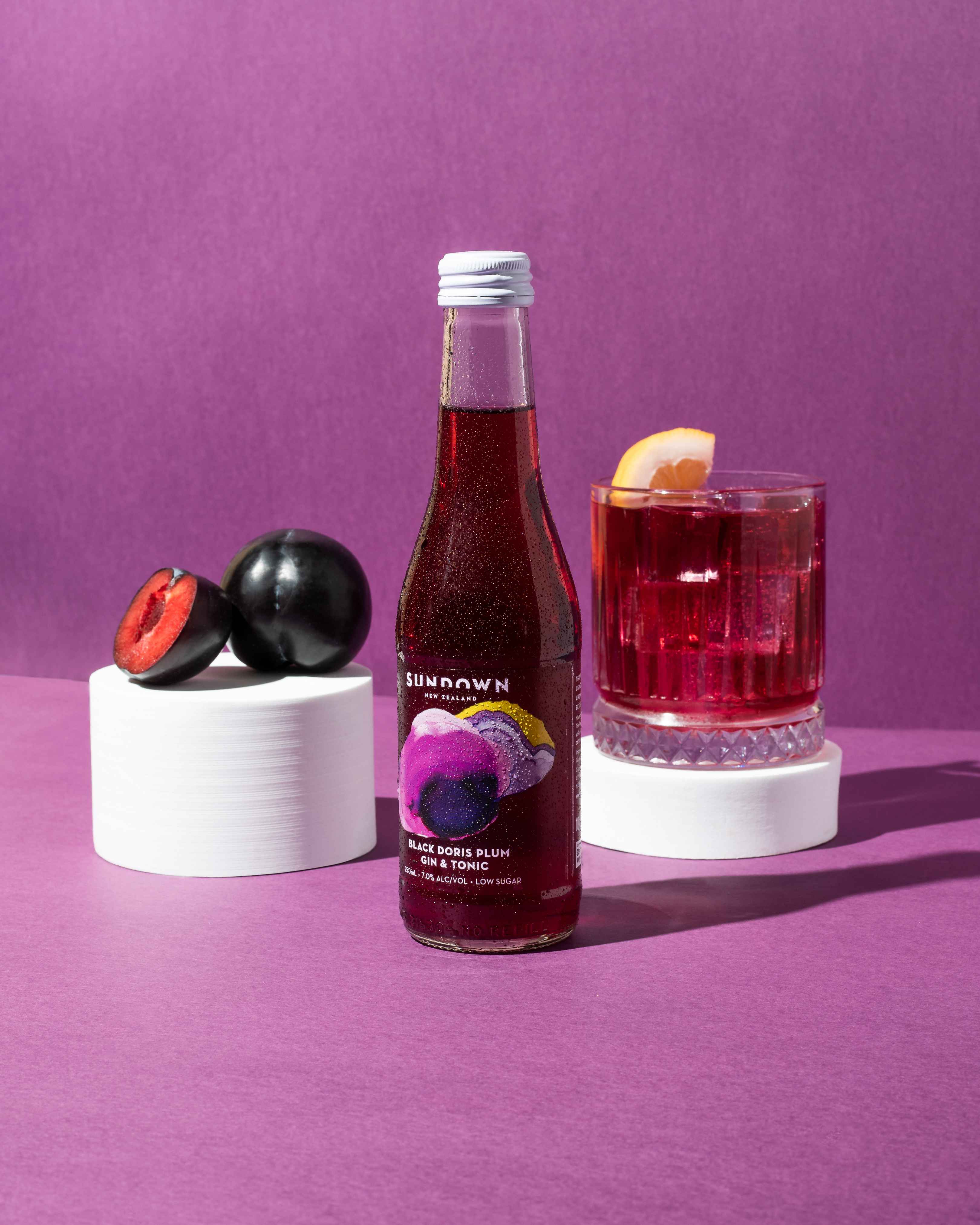 Premium Liquor Sundown Black Doris Plum Gin & Tonic