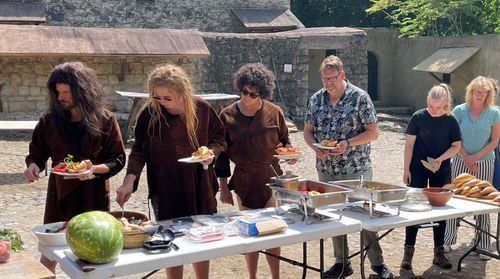 Foto van klanten bij de herberg in oriëntalis Nijmegen