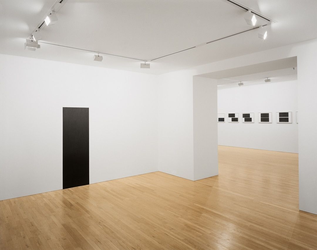 Frank Gerritz The Center Drawing, 1994 Graphite pencil on wall 180 x 60 cm Wynn Karmarsky: The Fifth Floor Foundation, New York, NY, USA