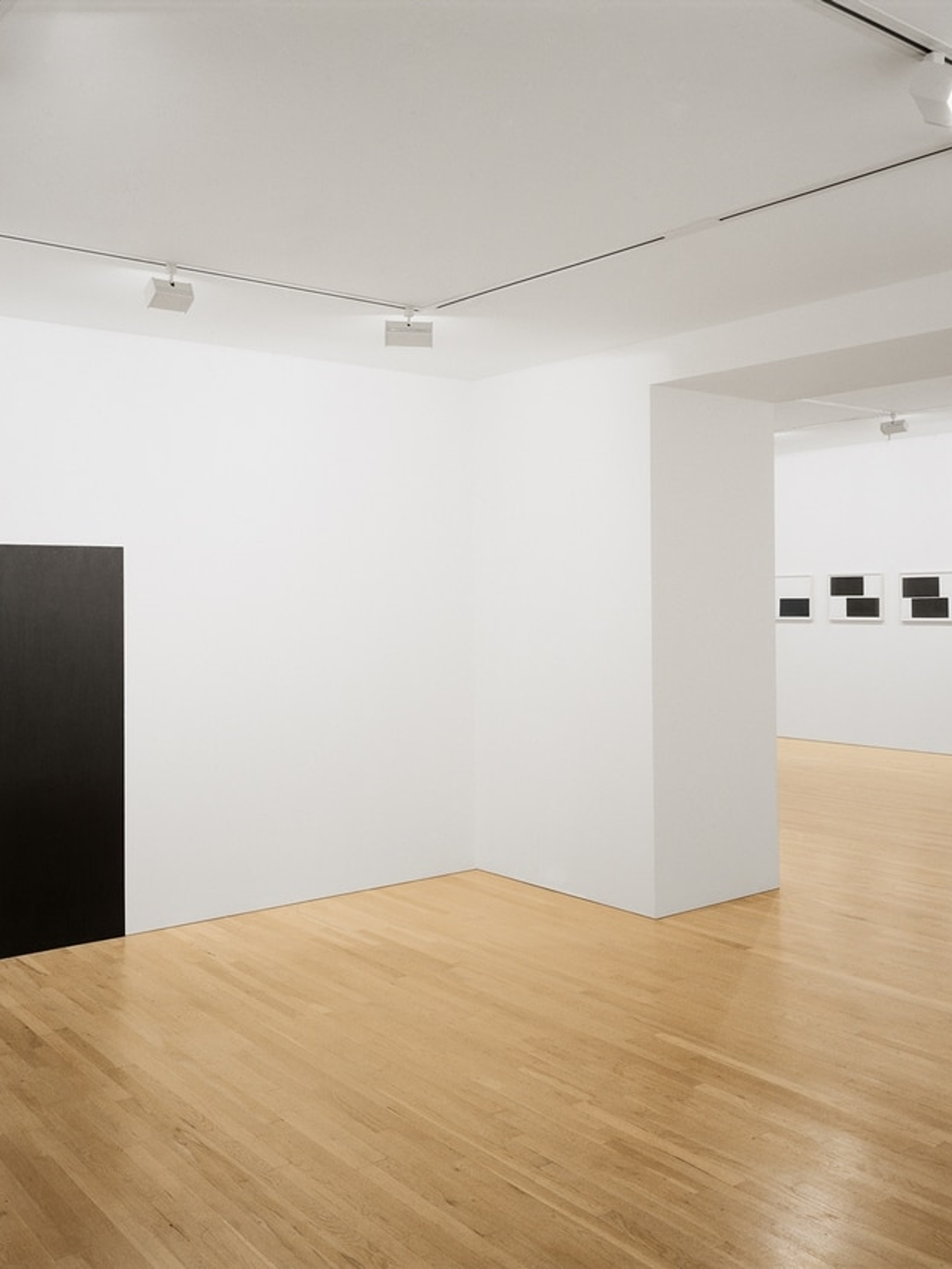 Frank Gerritz The Center Drawing, 1994 Graphite pencil on wall 180 x 60 cm Wynn Karmarsky: The Fifth Floor Foundation, New York, NY, USA