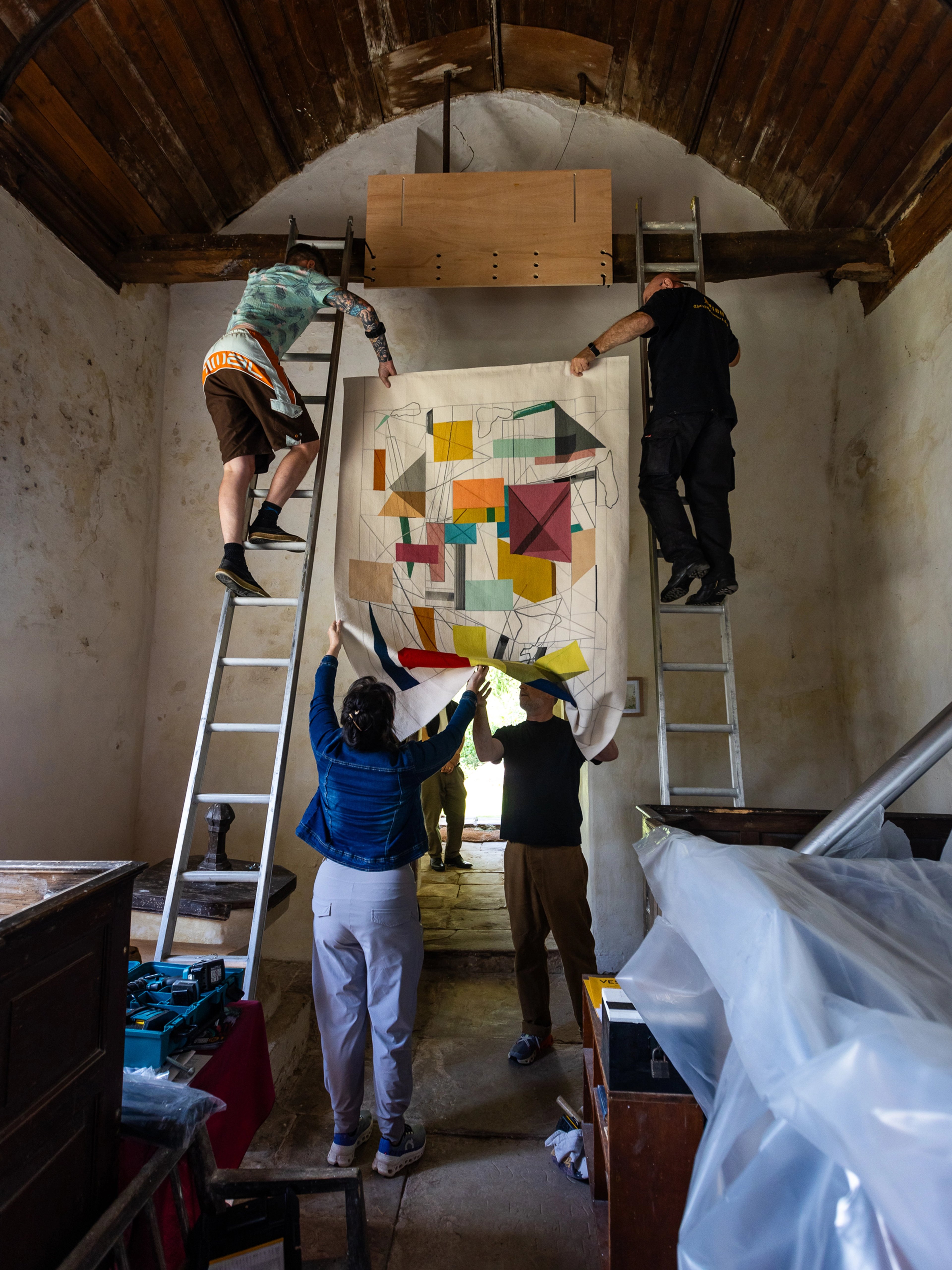 Installing Compendium (tree) at St David, Llangeview, Monmouthshire Courtesy: Art+Christianity (curator Jacquiline Cresswell) & Hales Gallery Photo: Mud & Thunder, UK