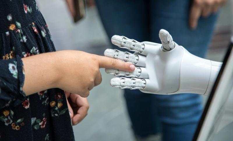 The Human Agent of the Future: 5 Skills You'll Need to Work Alongside AI