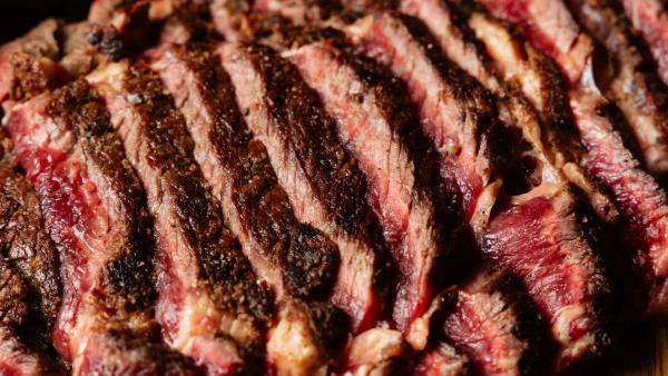 Chuletón de vaca Frisona madurado en el frigorífico de secado de Carnal Steakhouse, restaurante de carne en el Eixample de Barcelona