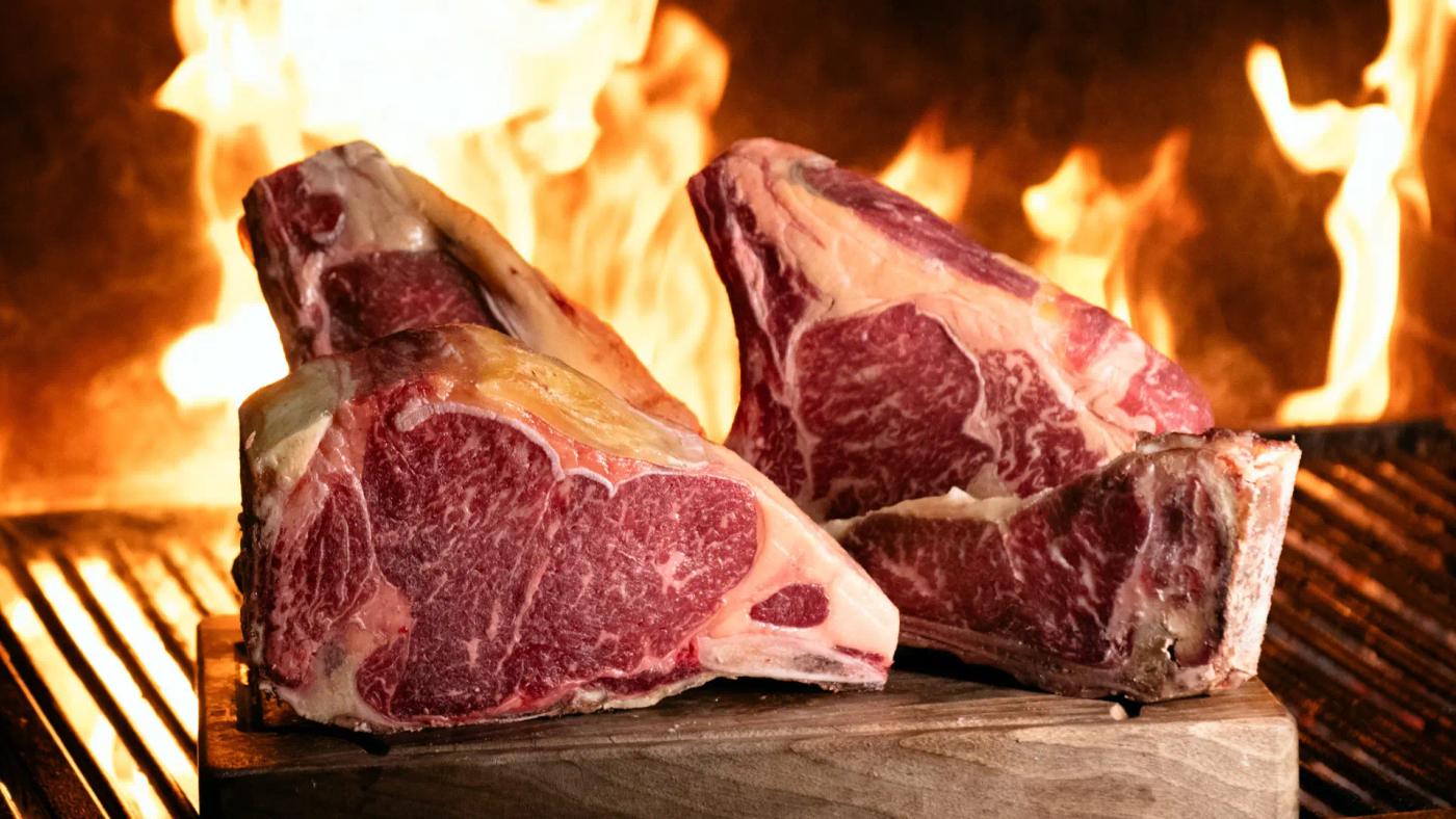 Detall del marbrejat d'una mitjana de vaca madurada a Carnal Steakhouse, restaurant especialitzat en carn a l'Eixample de Barcelona.