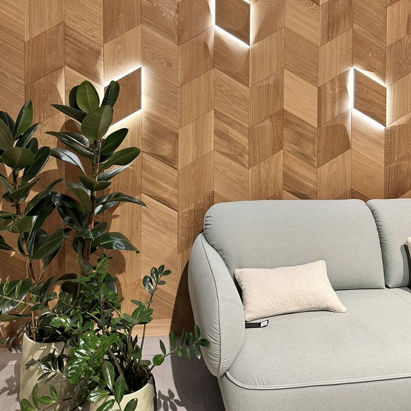 Moderne Panelwand mit Licht im KLER-Showroom Warschau detail 2