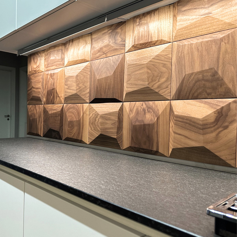 Holzpaneele als Küchenrückwand: PILLOW zwischen Schrank und Arbeitsplatte detail 1