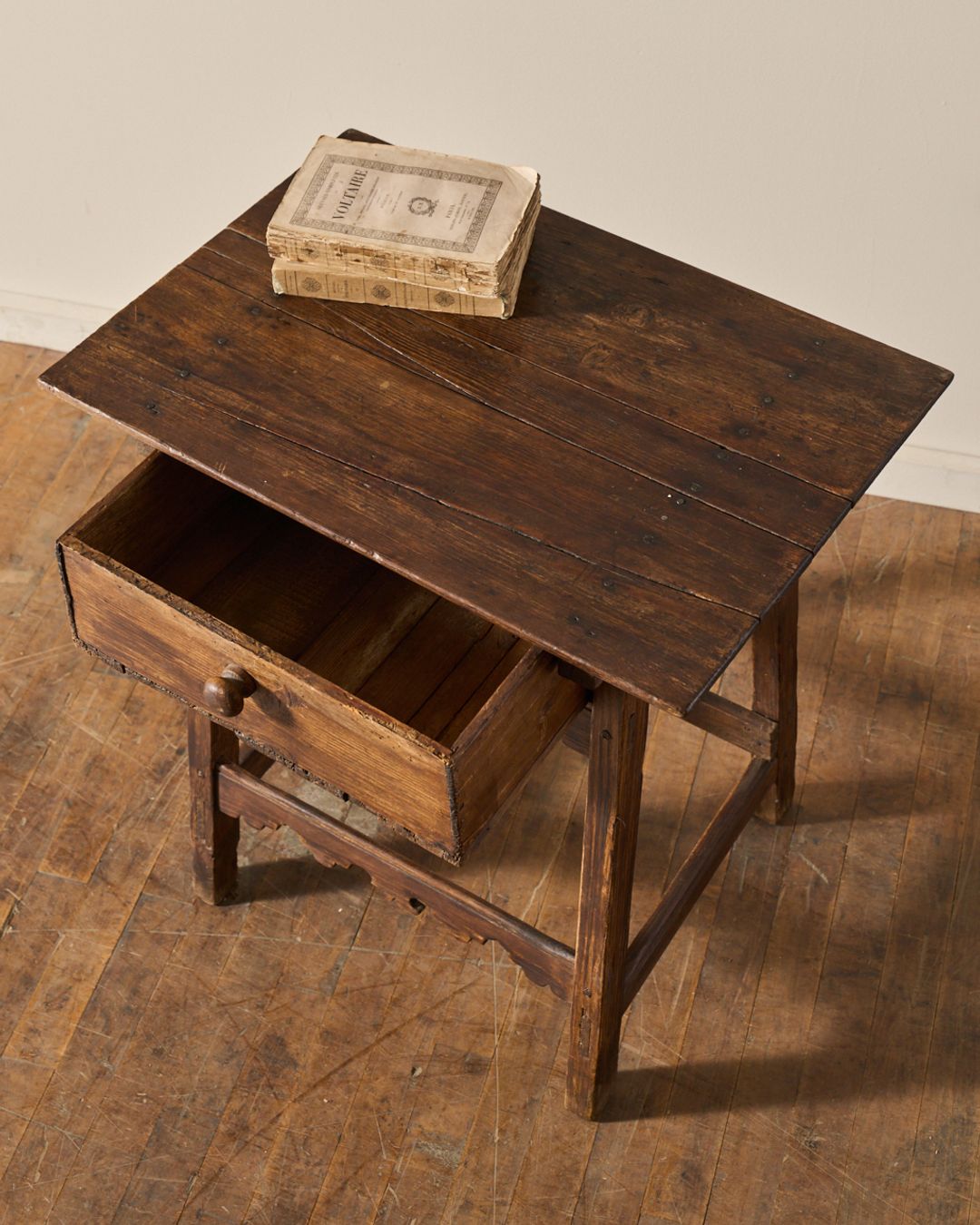 Spanish Scallop Side Table