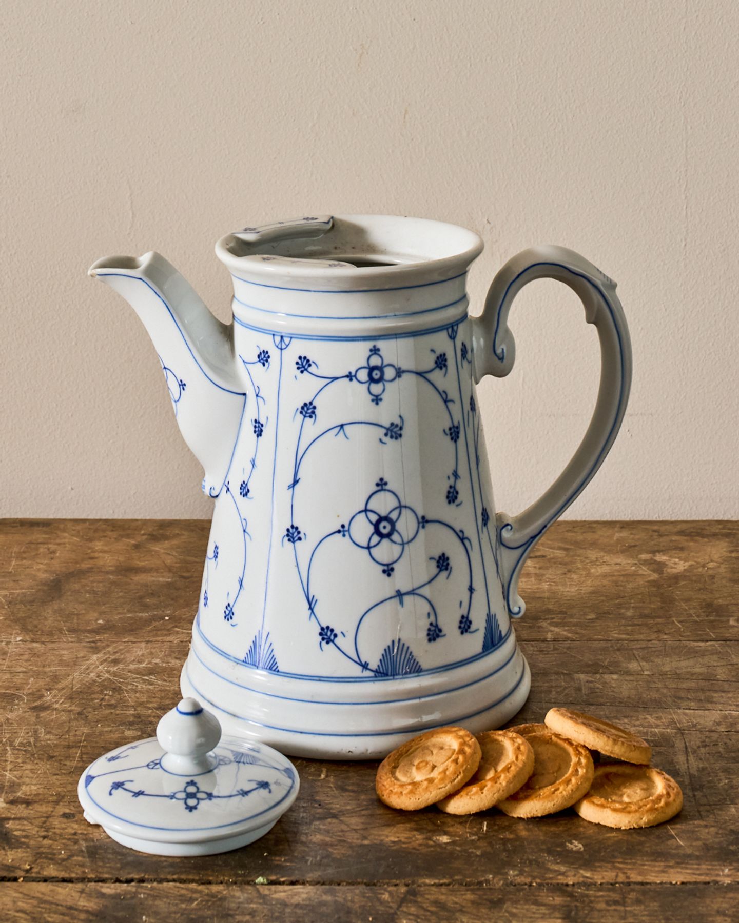 Saint Uze Teapot