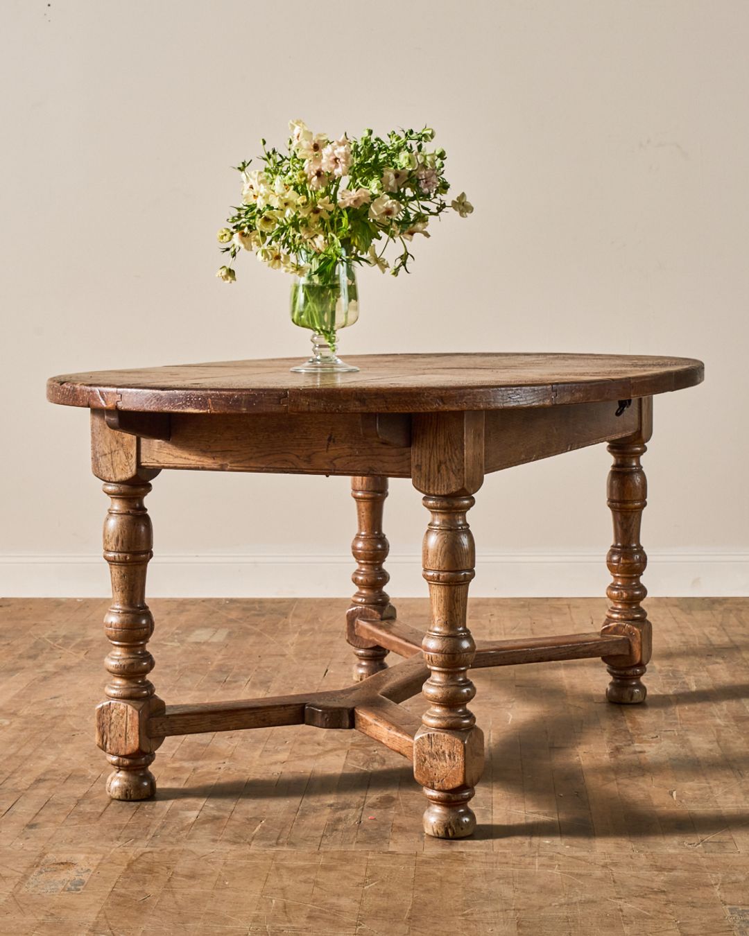 Basque Country Extendable Oval Dining Table