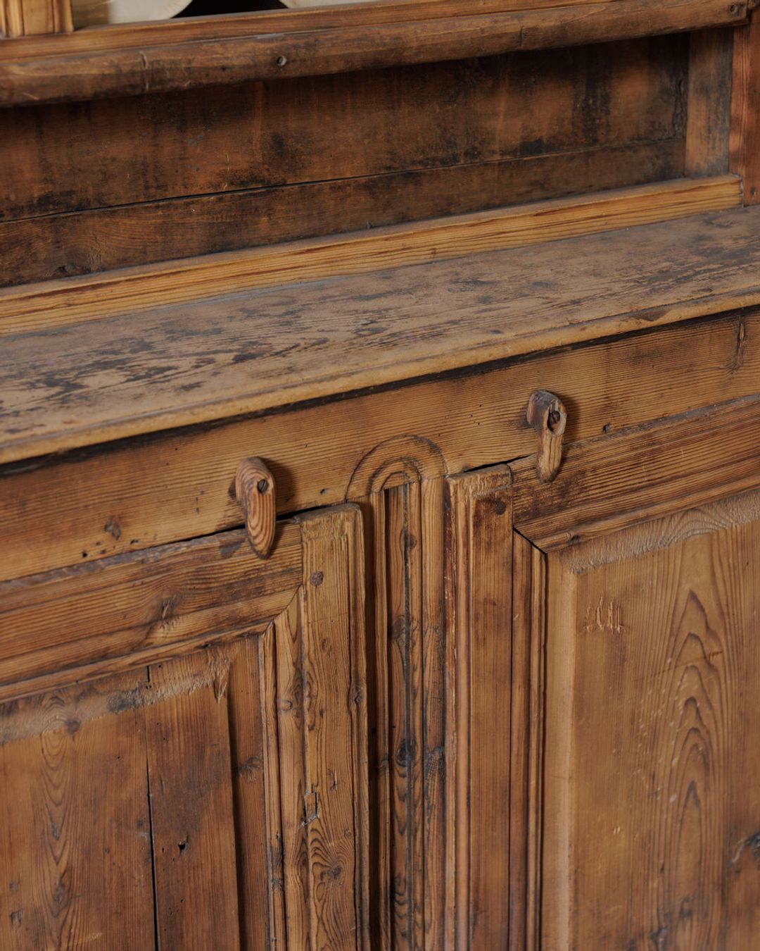 Kitchen Plate Cupboard