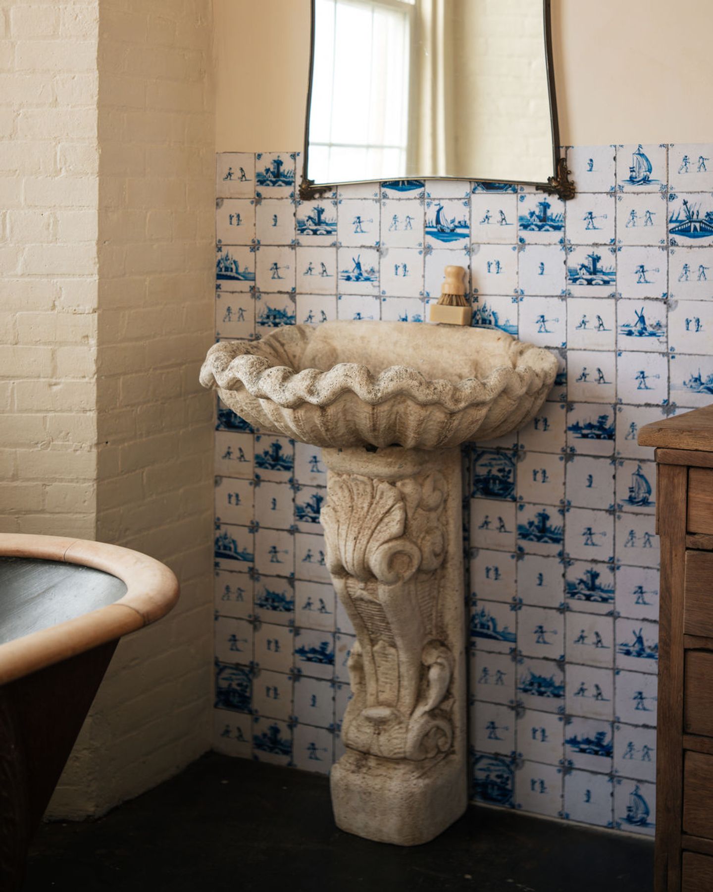 Shell Pedestal Sink