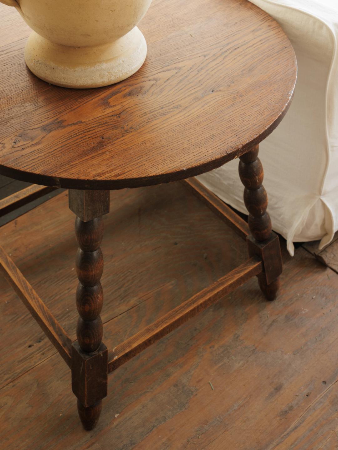 Bobbin Leg Round Table
