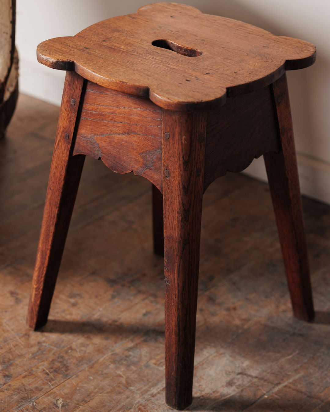 Scallop Stool