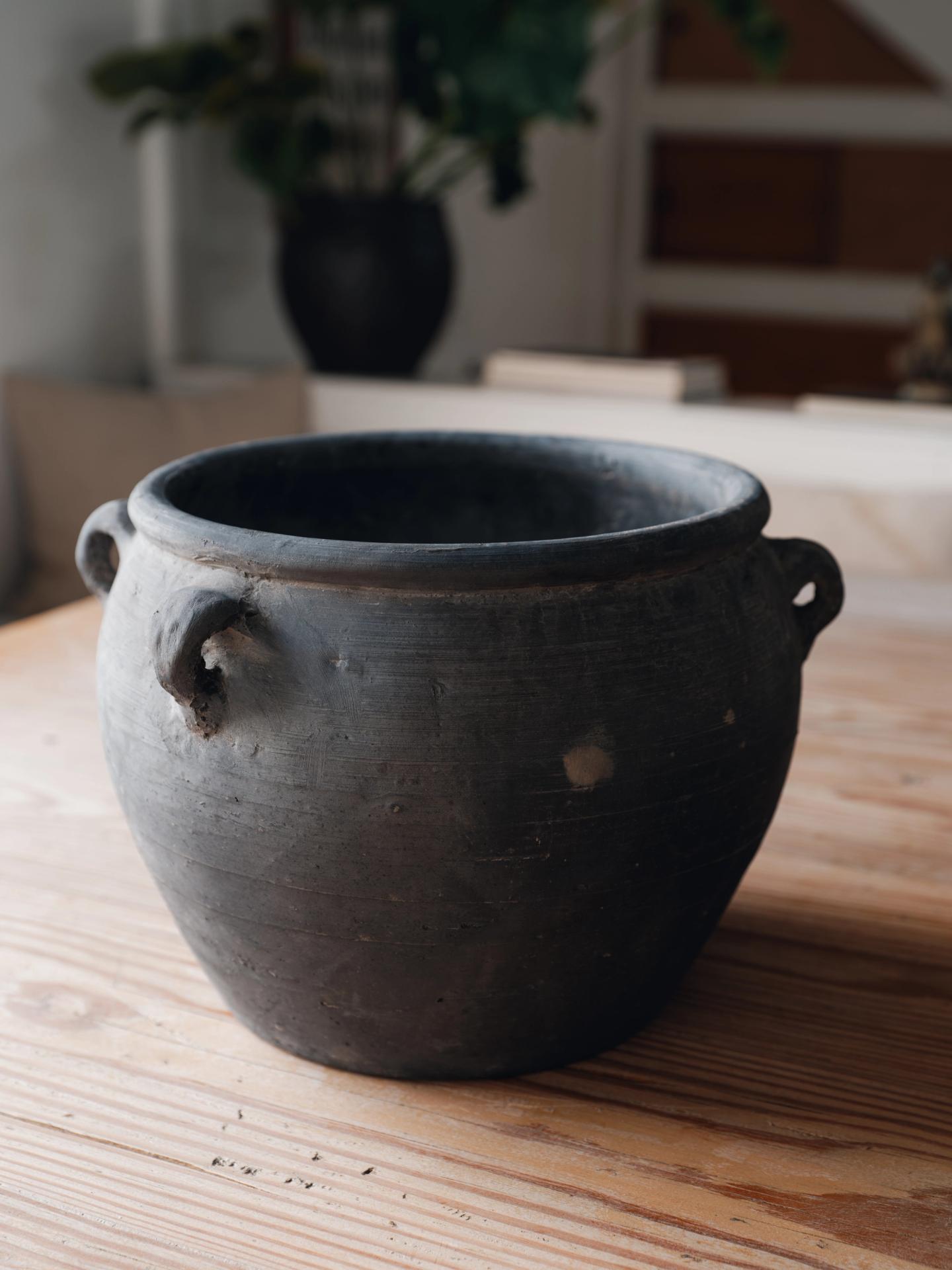 Four Handle Black Water Pot
