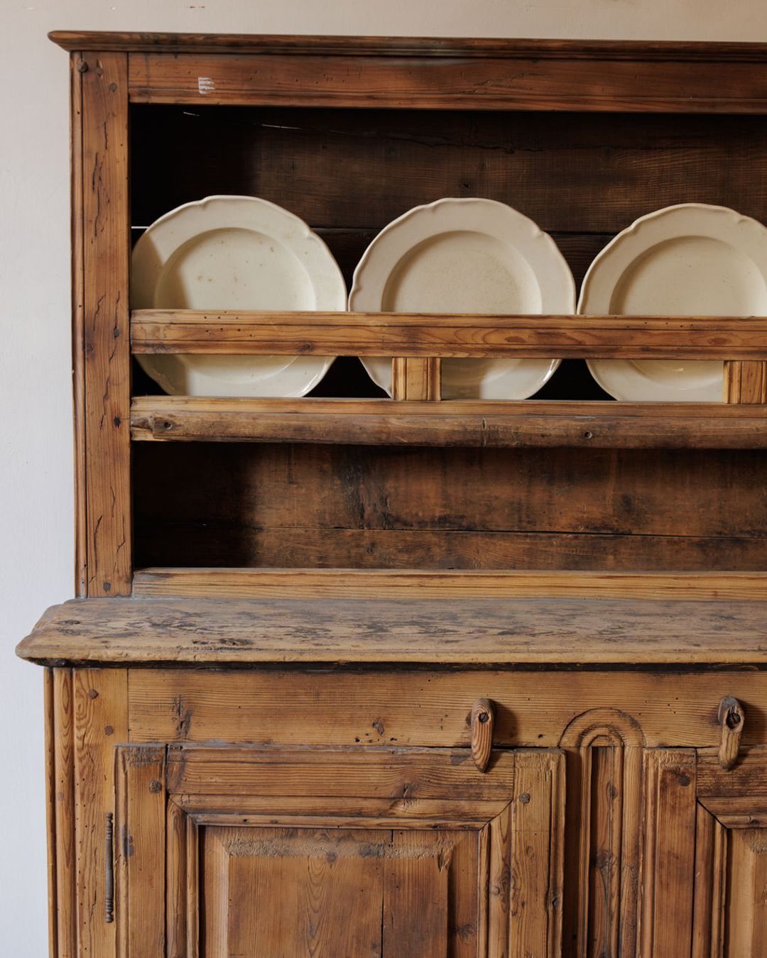 Kitchen Plate Cupboard