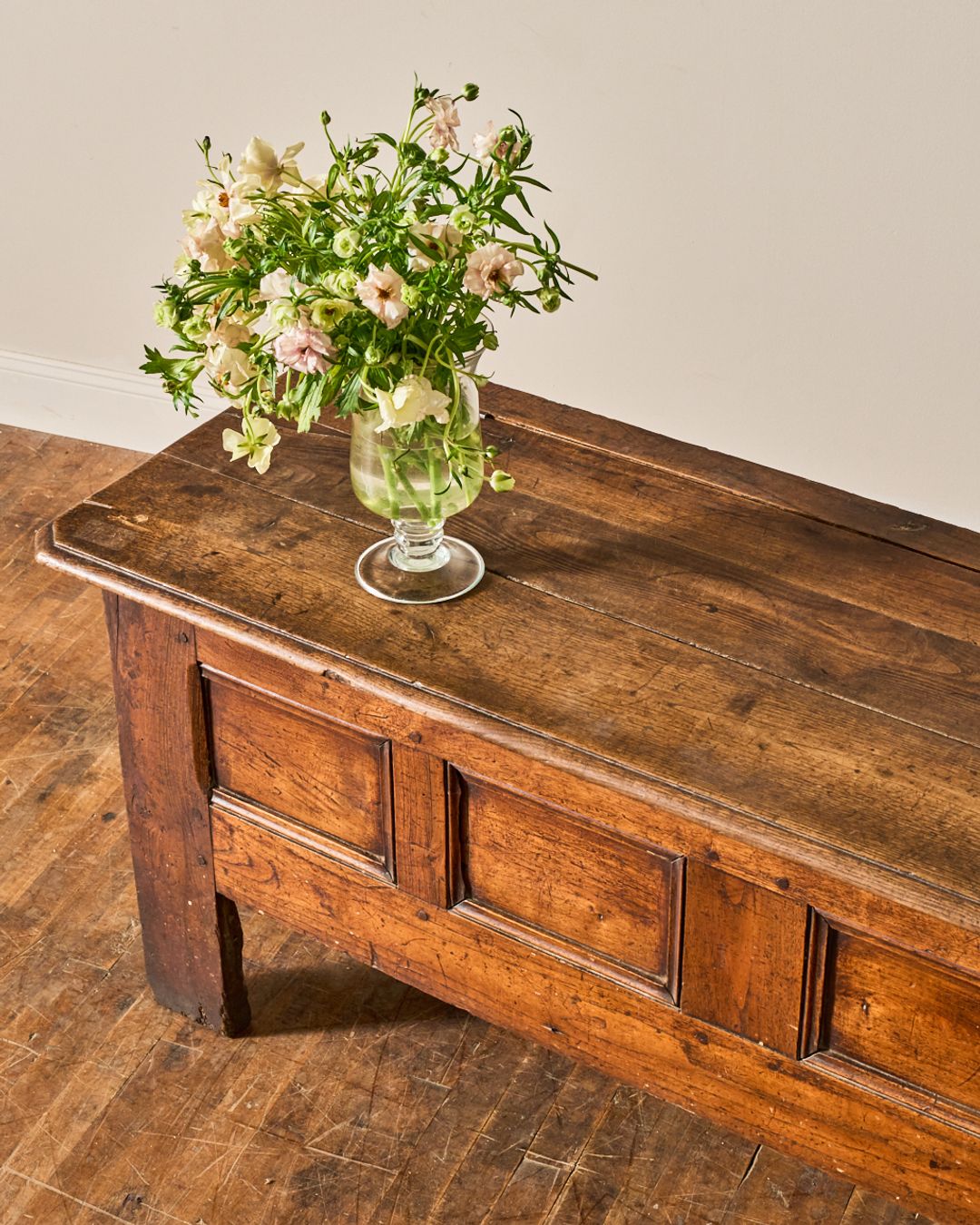Grand Coffee Table