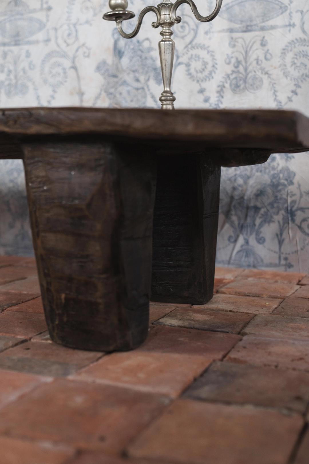 Naga Table