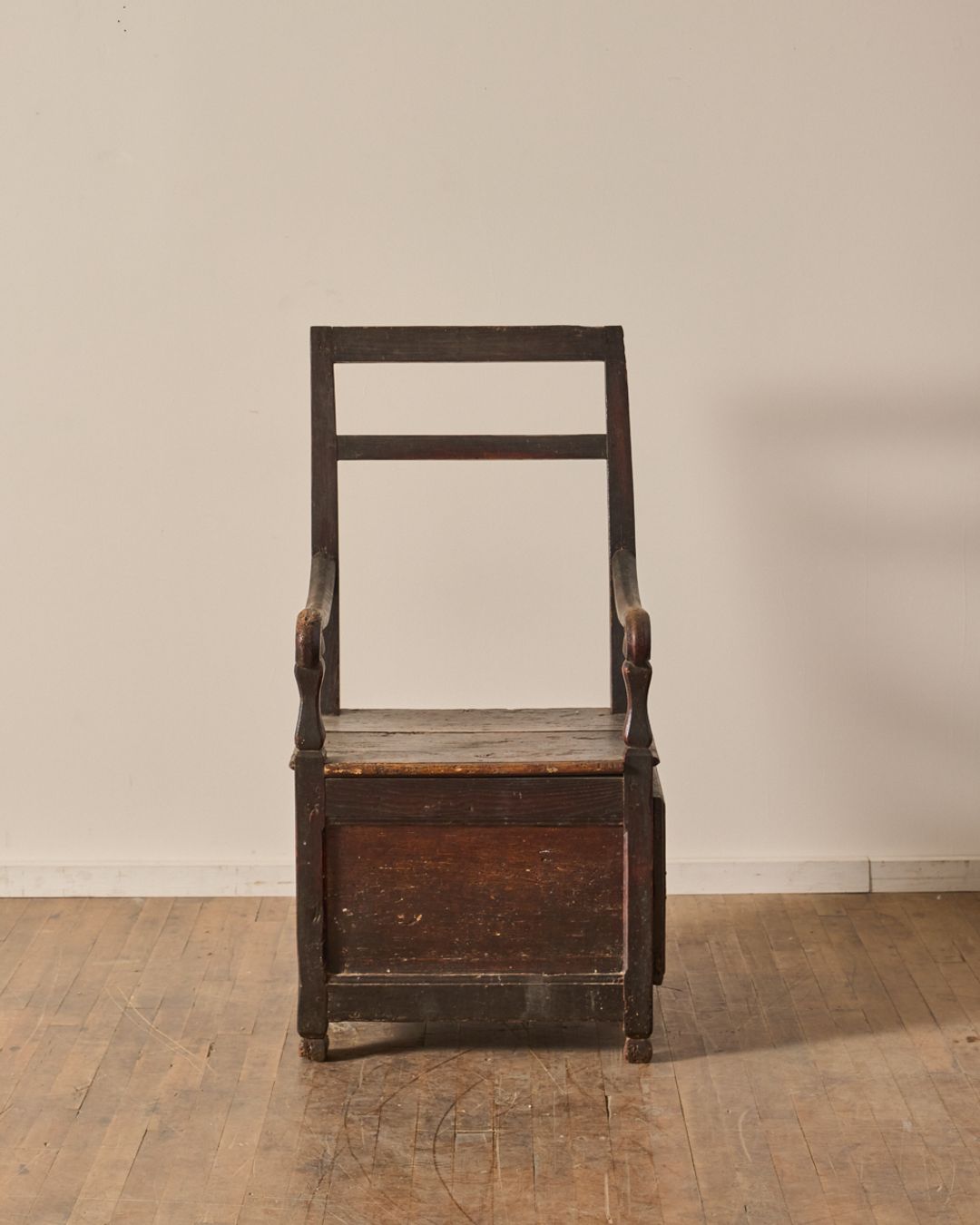 18th c. Salt Box Chair