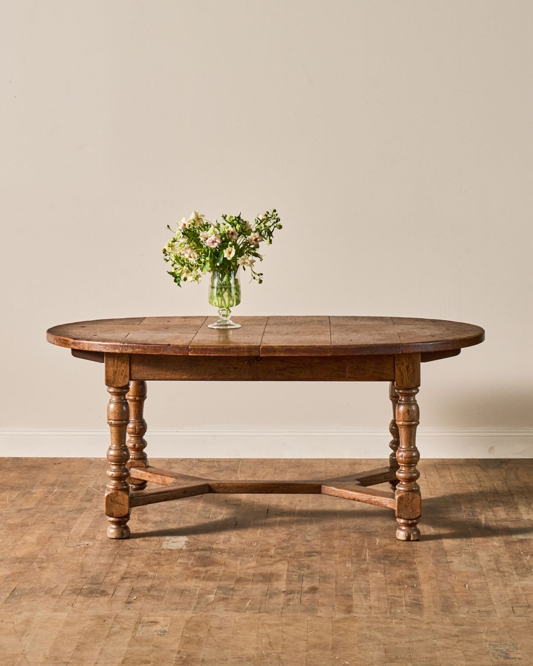 Basque Country Extendable Oval Dining Table