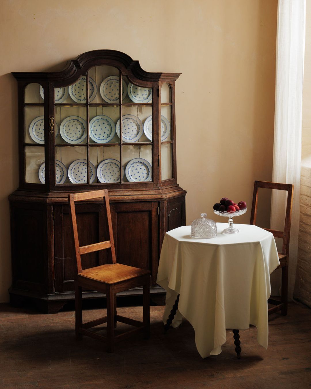18th c. Dutch Vitrine
