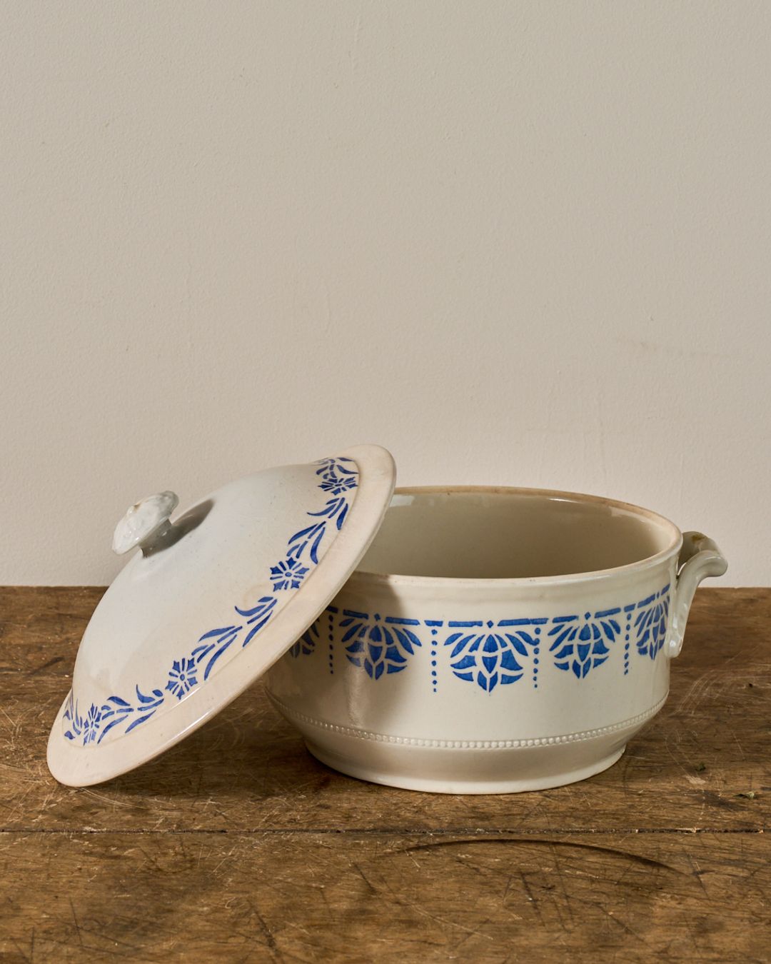 Large Saint Uze Tureen