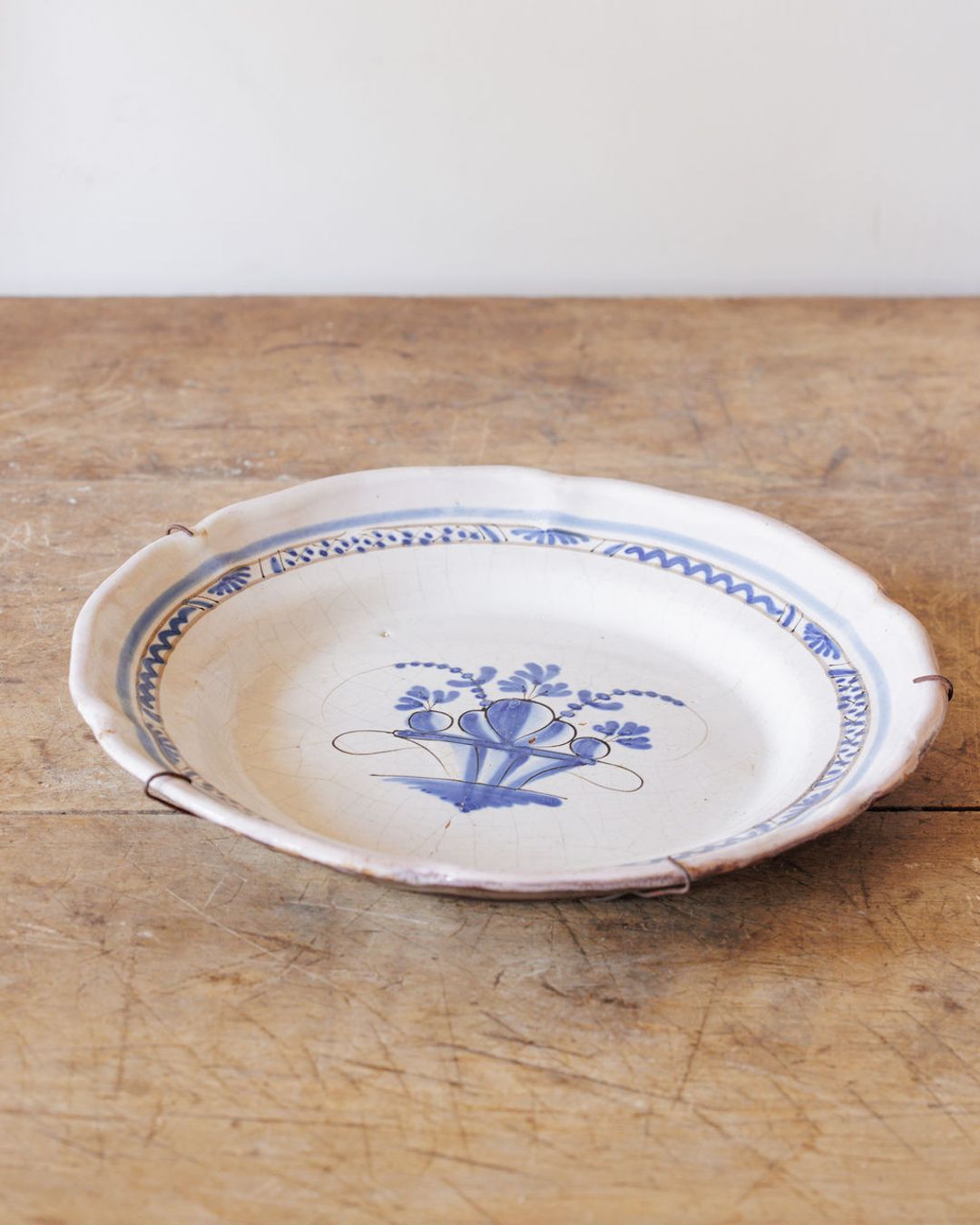 18th c. Cul Noir Plate - Round
