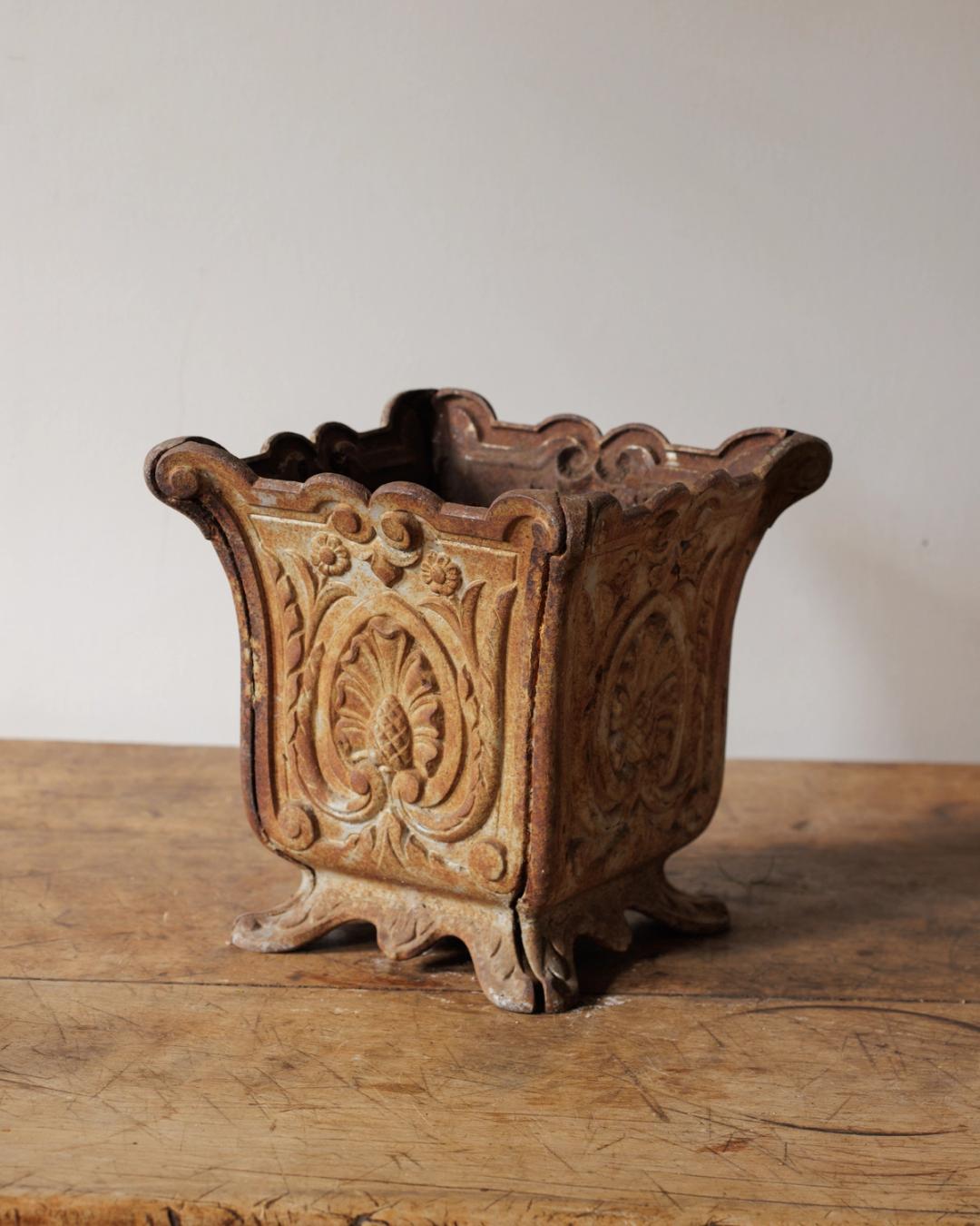 Val D’Osne Style Jardiniere