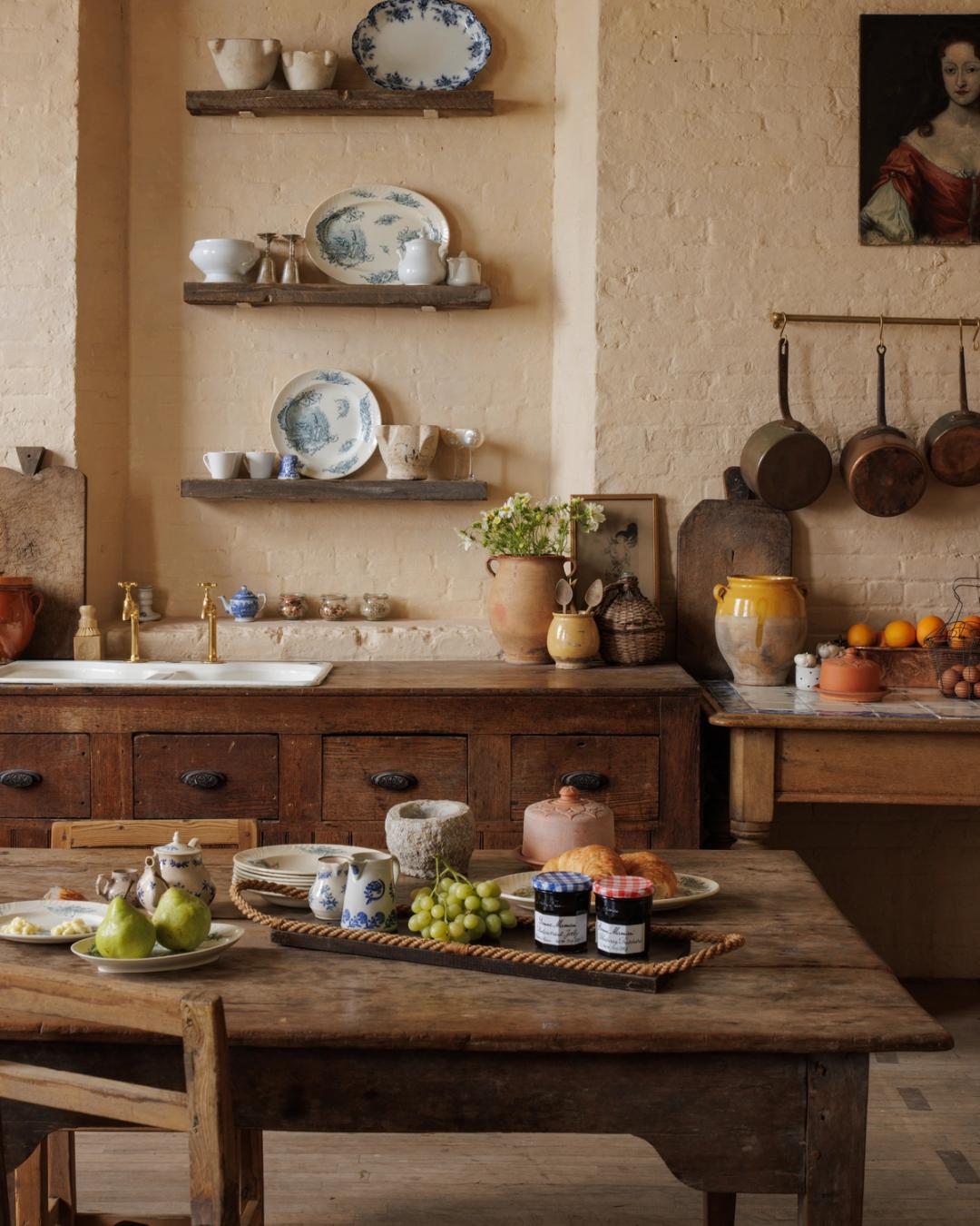 Saint Uze Tea Set